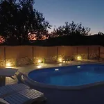 Laura - With Private Swimming Pool Apartment