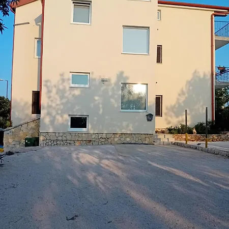 Laura - With Private Swimming Pool * Šibenik