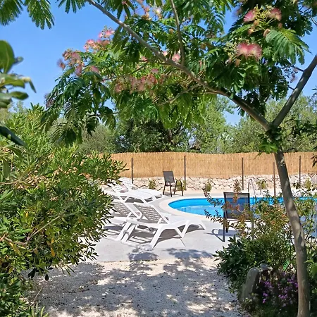 Appartement Laura - With Private Swimming Pool