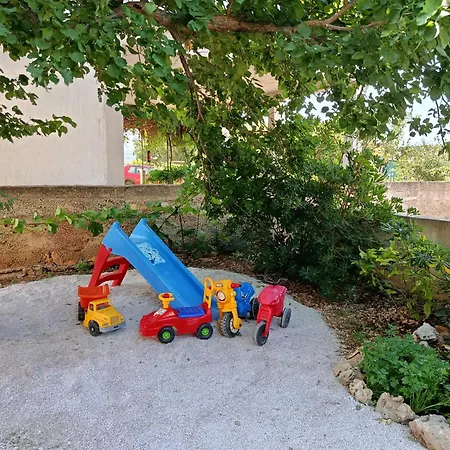 Laura - With Private Swimming Pool 아파트 *