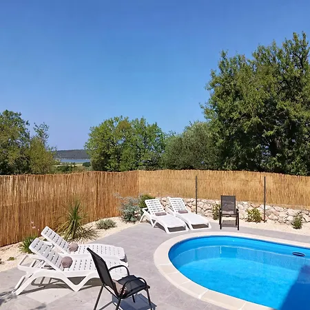 Apartment Laura - With Private Swimming Pool