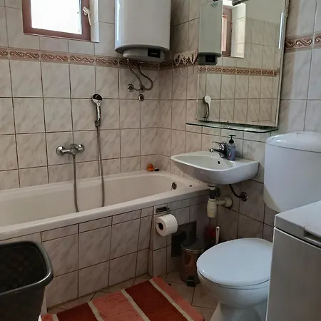 Laura - With Private Swimming Pool Apartment *