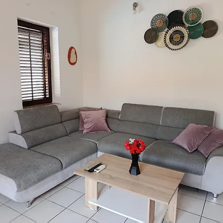 Apartment Laura - With Private Swimming Pool Sibenik