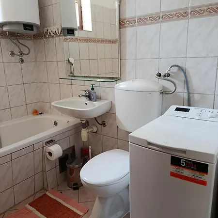 Laura - With Private Swimming Pool Apartment