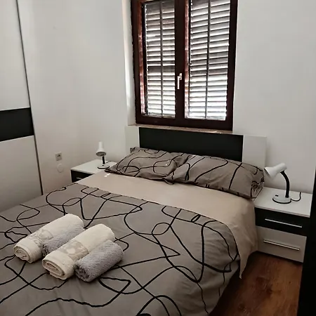 Apartment Laura - With Private Swimming Pool