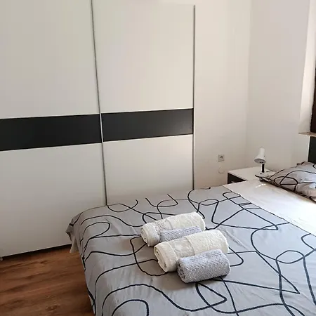 Laura - With Private Swimming Pool Apartment *