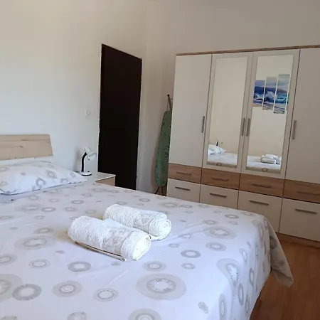 דירה Laura - With Private Swimming Pool