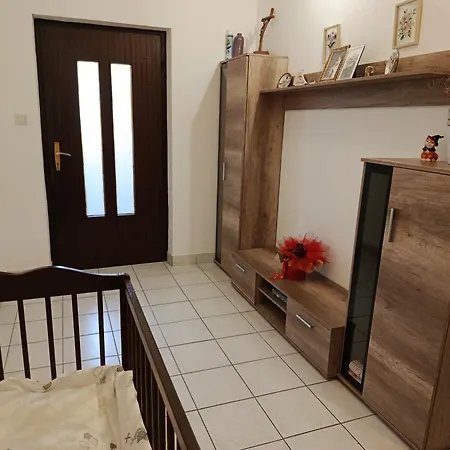 Laura - With Private Swimming Pool Apartment *