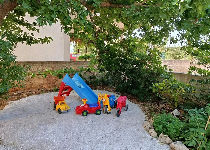 Laura - With Private Swimming Pool דירה *