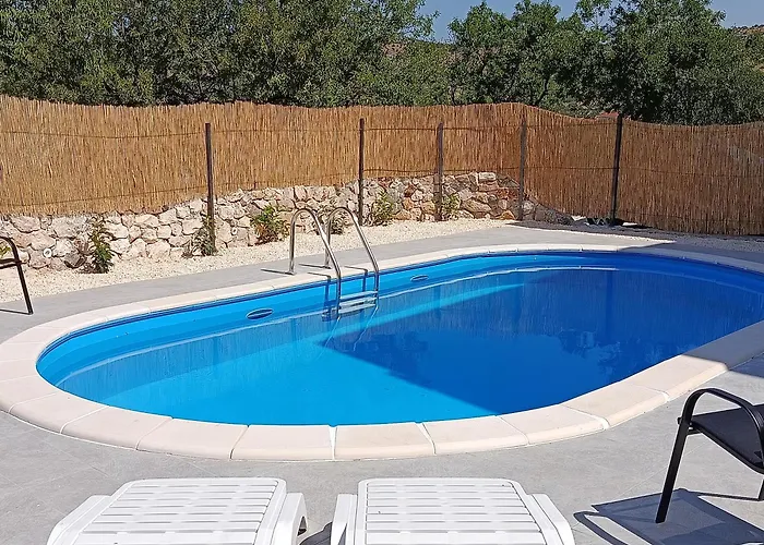 Laura - With Private Swimming Pool דירה שיבניק