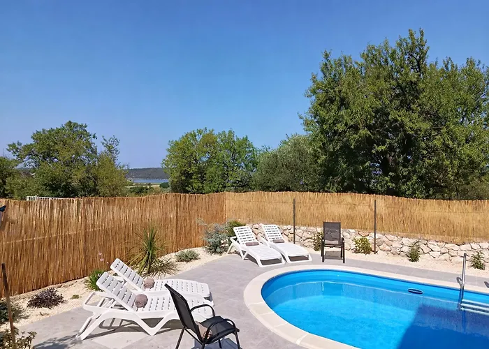 דירה Laura - With Private Swimming Pool