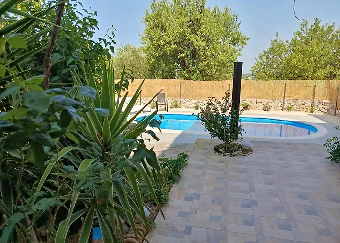 דירה Laura - With Private Swimming Pool