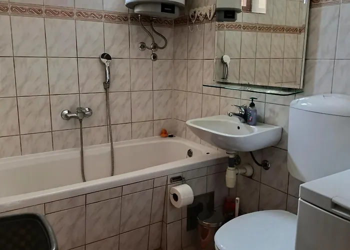 Laura - With Private Swimming Pool 아파트 *