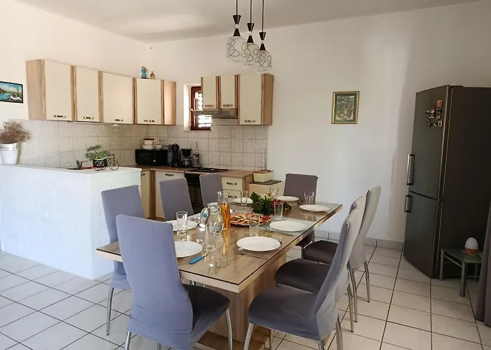 Laura - With Private Swimming Pool דירה שיבניק