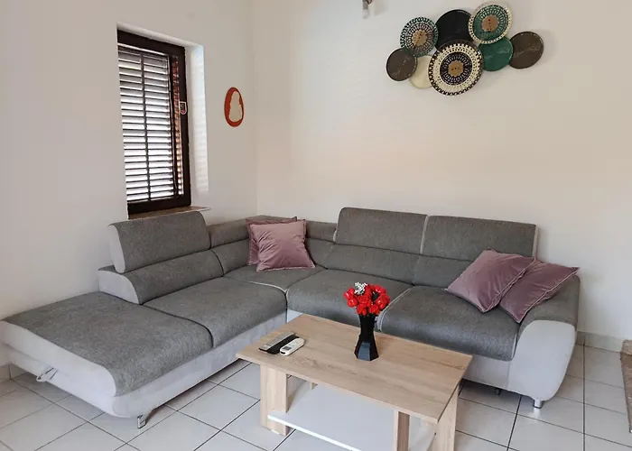 דירה Laura - With Private Swimming Pool שיבניק