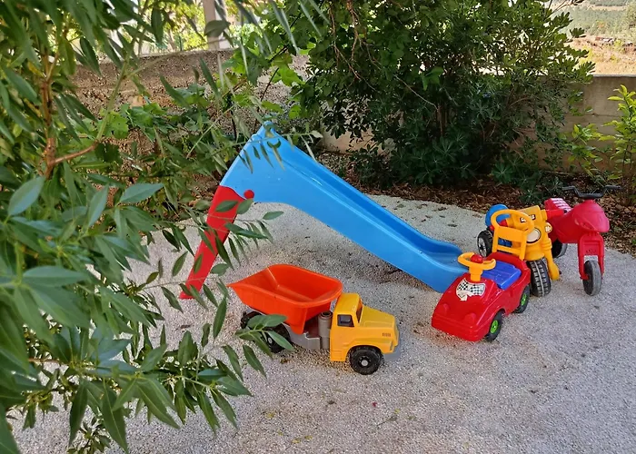 Laura - With Private Swimming Pool דירה