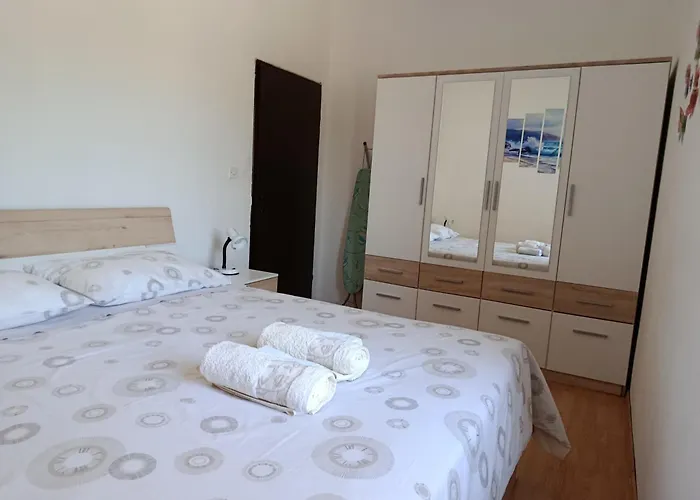 דירה Laura - With Private Swimming Pool