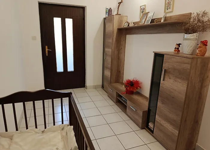 Laura - With Private Swimming Pool דירה *